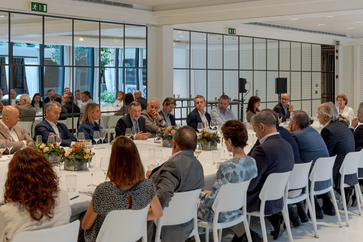 El uso de la tecnología y el impulso de la innovación para afrontar los retos climáticos ha centrado el interesante diálogo mantenido con los miembros de la asociación <a href="/C2Gglobal/">Change2Grow</a>. Agradezco la invitación para poder compartir las soluciones digitales de @Agbar.