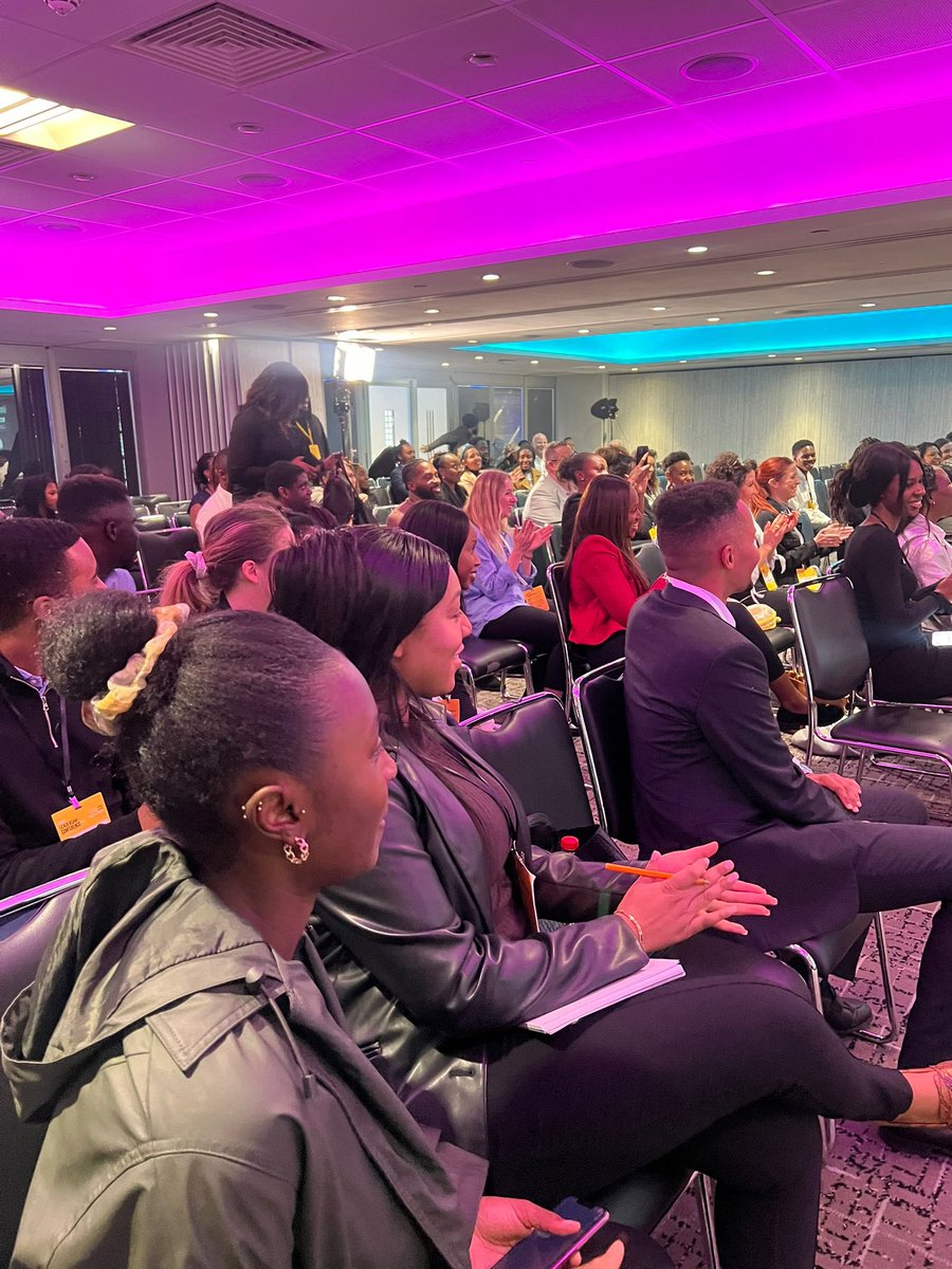 BYPNetworkApp's tweet image. Now on! Breakout room sessions now on! 

@rxglobal_ ‘Roadblocks, Twists and Turns: Designing and Navigating your profressional pathway’ 

#bypconference #bypnetwork