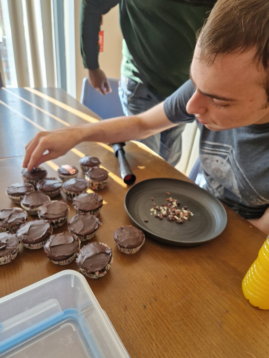 Harry decorating Cupcakes he had baked the previous day!!

#chocolateislife
#chocolatecupcakes