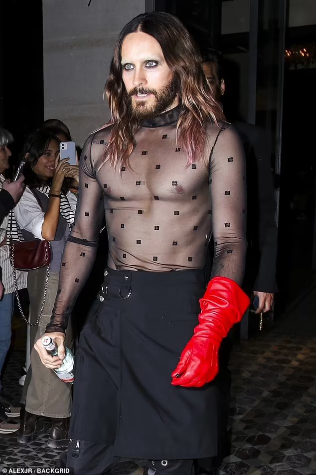 XOXOX 🖤 <a href="/givenchy/">Givenchy</a> 

📸Alexjr/Backgrid