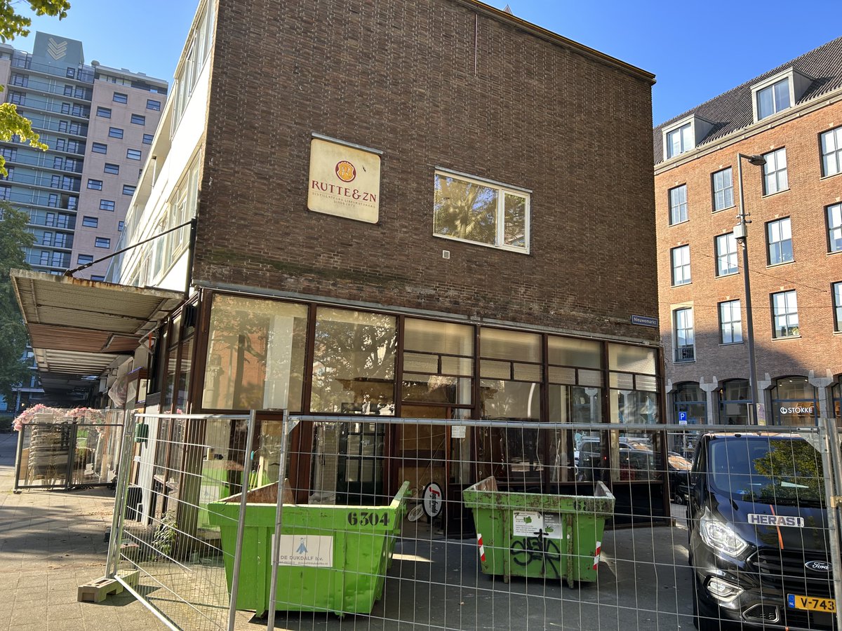 rschepbeton's tweet photo. cafe in rotterdam zijn ze ook aan het leegslopen #beton #funderingsherstel #mooiwerk #niets is onmogelijk https://t.co/KqBTQC4ZvV