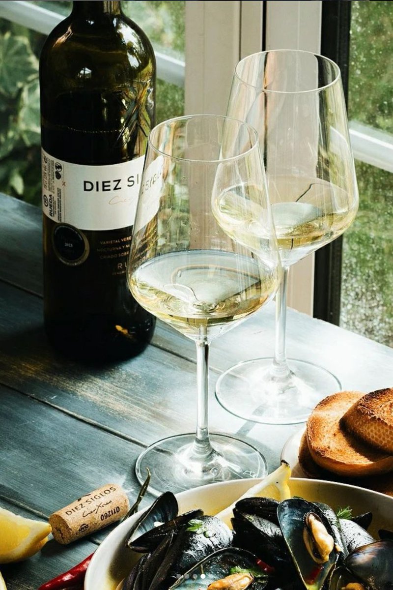 ¿Has probado el maridaje de Verdejo de Rueda con marisco en otoño? ¡Te encantará!🌞🥂 

📸 <a href="/FragolaLimone/">Sarah Fel</a>