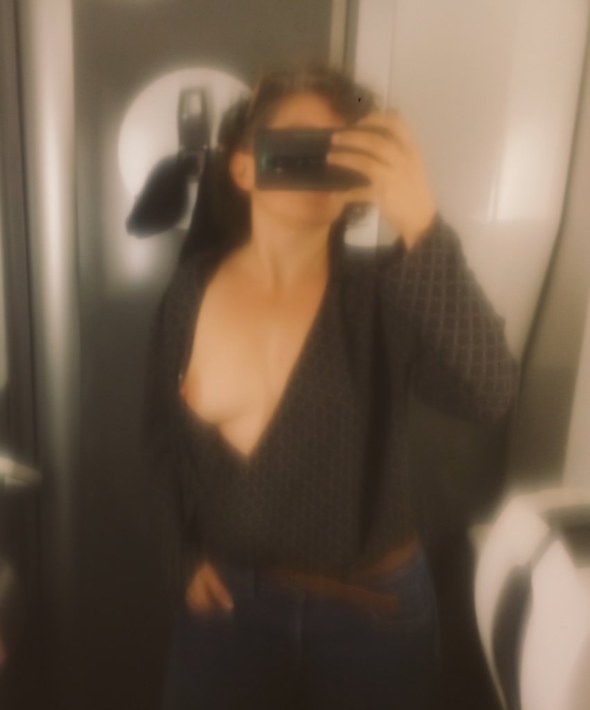 LibNoa's tweet photo. Je me sens un peu Badass aujourd'hui.
#inthetrain https://t.co/US444x1SDJ
