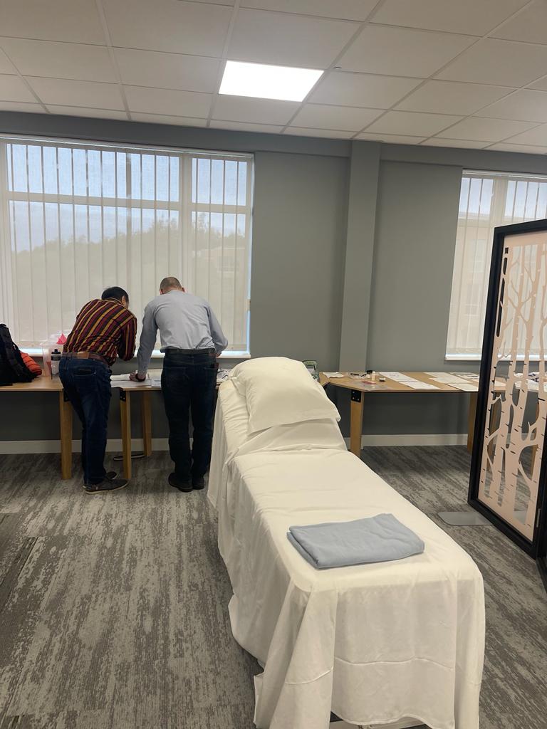 peninsulatrauma's tweet photo. Secondary and Silver Survey SIMS in full swing for #PENFTC training today. Lots of great discussion and full participation from our faculty, candidates and volunteer patients today #frailtytrauma #peninsulatraumanetwork 🩻🚑🩺🏥 https://t.co/inCQxAaw3s