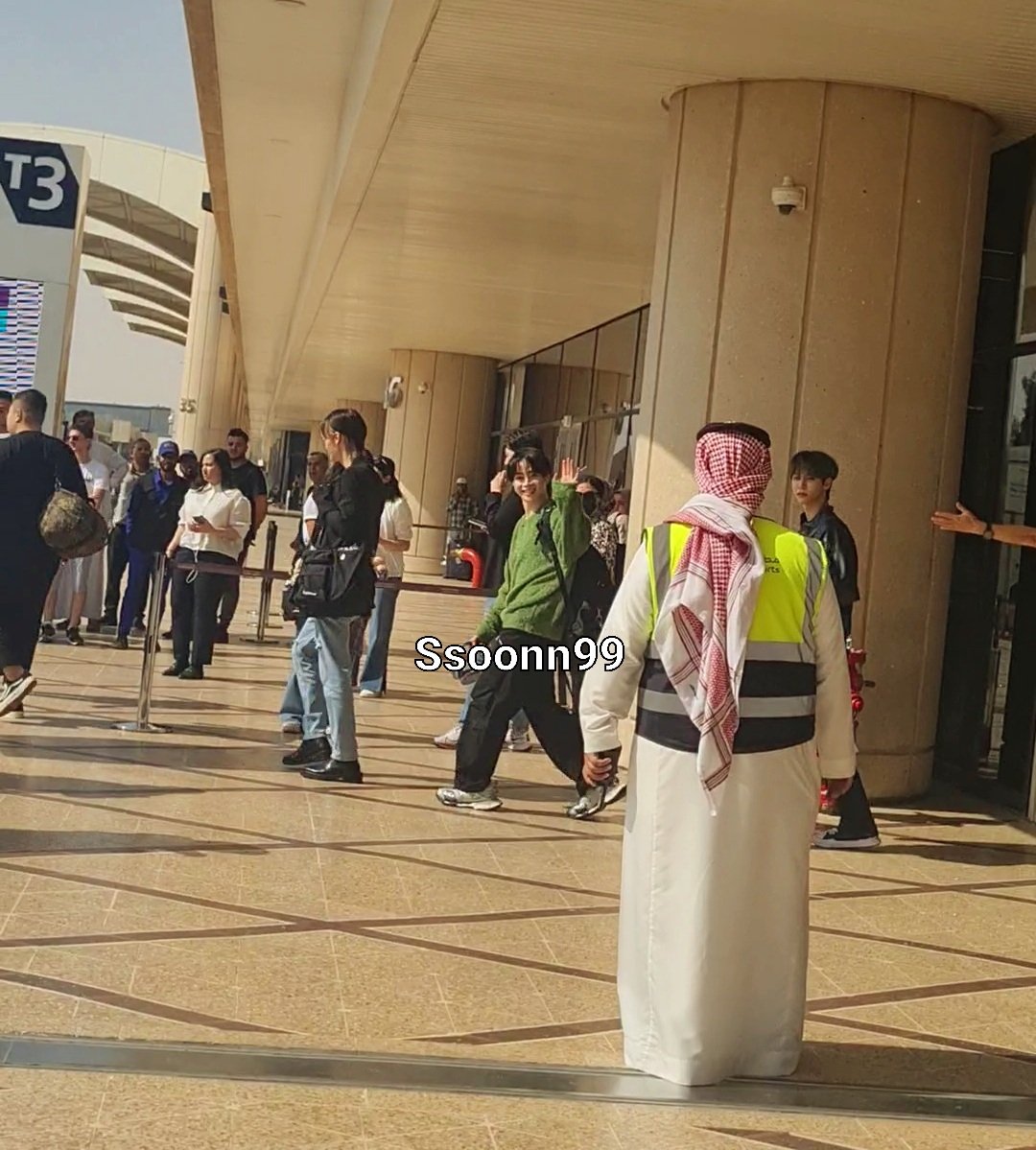 Ssoonn03's tweet photo. تيمبست لطيفين مره 🤍

#KCONSAUDIARABIA2023 #KCON #TEMPEST https://t.co/XtthlNnIM0