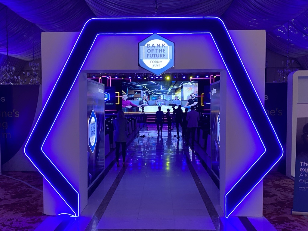 Formpipe's tweet image. Productive day at Bank of the Future Forum 2023! 

Filled with exciting talks on improving efficiency, security, &amp;amp; compliance in banking.🏦📈

Highlight: Marc meeting with Ammara Masood, CEO of @NdcTechTweet. 

Building the future of banking together! 🤝🌎 

#NdcTech #Banking