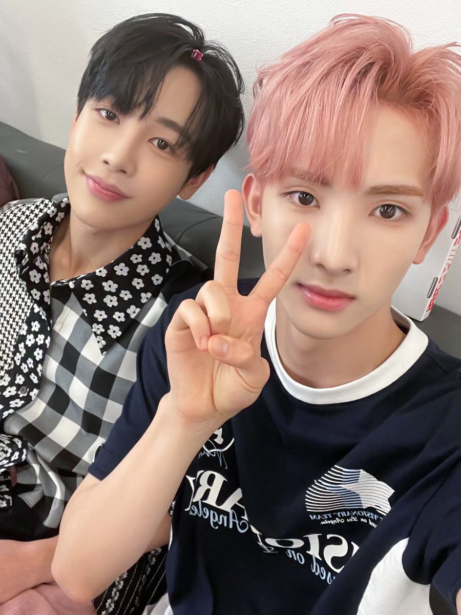 [#세은] 헌터야 15살 때부터 봤는데 벌써 데뷔하고 첫 생일이라니 생일 너무너무 축하하고 힘들 텐데도 열심히 하고 우리 팀 퍼포먼스의 중심이 돼줘서 너무 고마워 너의 성실한 모습이 나에게 동기부여가 된다 앞으로 싸이커스로 오래오래 함께 하장 생일 축하해 박헌터🤩🤩🤩
#xikers #싸이커스