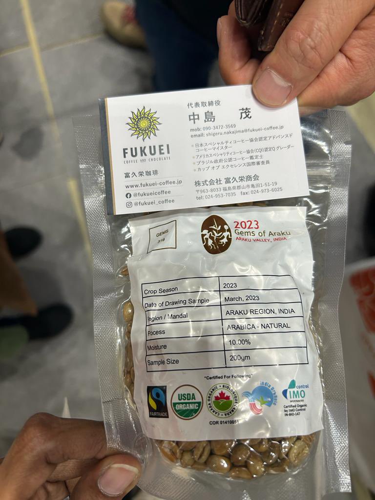 manoj_naandi's tweet photo. Anupama Koneru & Vinod Hegde of @naandi_india was humbled to see 🇮🇳 fly high with the huge appreciation of the micro lot of #GemsOfAraku @arakucoffeein
Now, more Japanese importers want to bid for this coffee & all agreed India has arrived at the world coffee podium.
(2/3) https://t.co/01T1IO5Upx