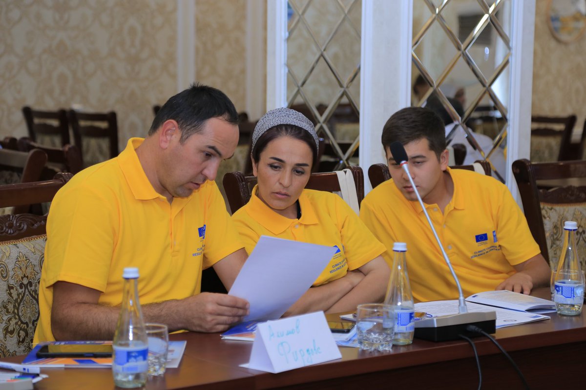 One more step towards strong #ClimateResilience in Central Asia. 🤝Last week we familiarized the residents of the Fergana Valley with an alternative method of dispute resolution — mediation. 30 of them will train to become professional mediators. 👀👉: undp.org/uzbekistan/pre…
