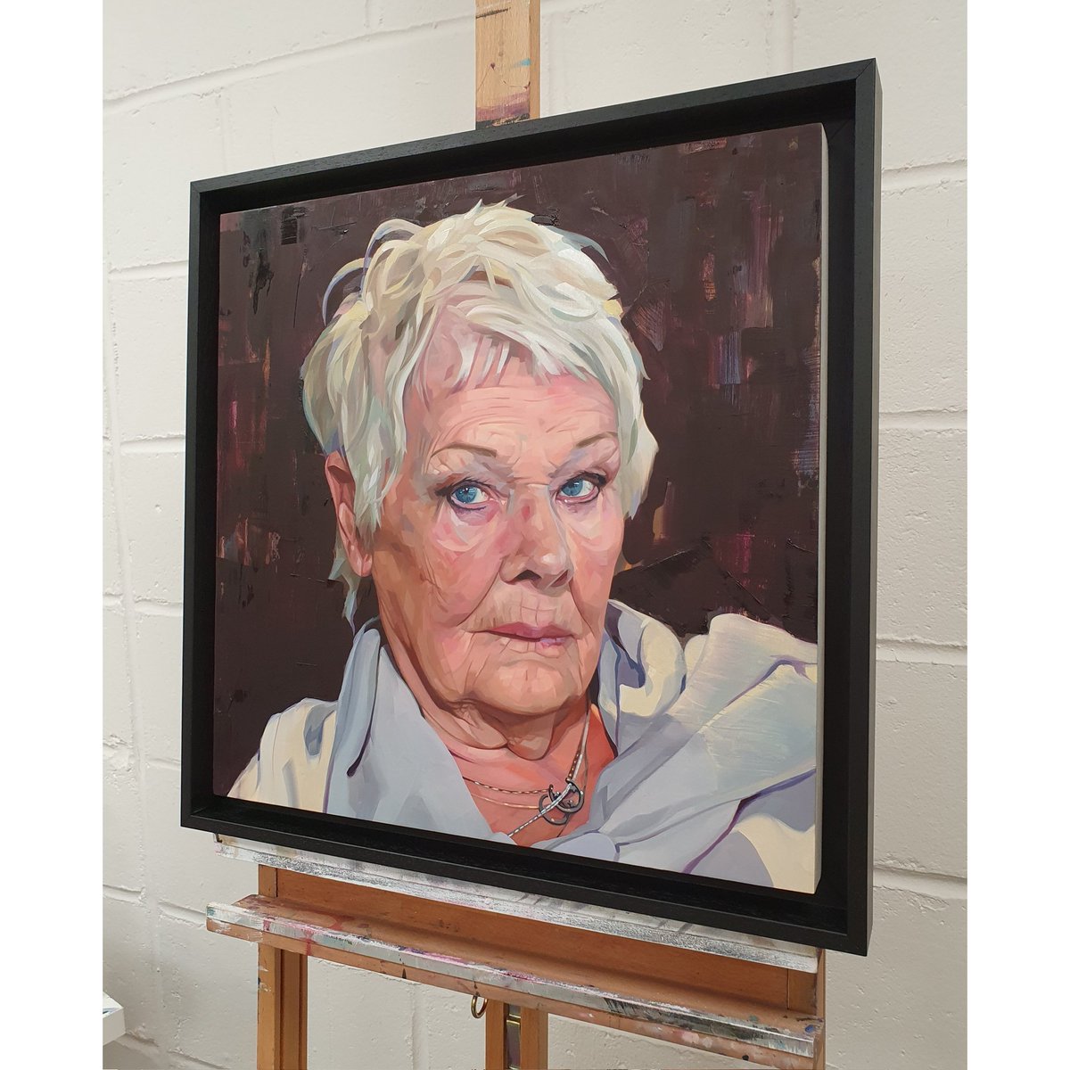 Dame Judi Dench was a dream sitter for me. Such an iconic actress deserves a portrait that does her justice so I decided to spend longer than 4 hours on a second portrait, this is the result. Limited edition prints are available on my website, link in bio #paoty #judidench #paotd