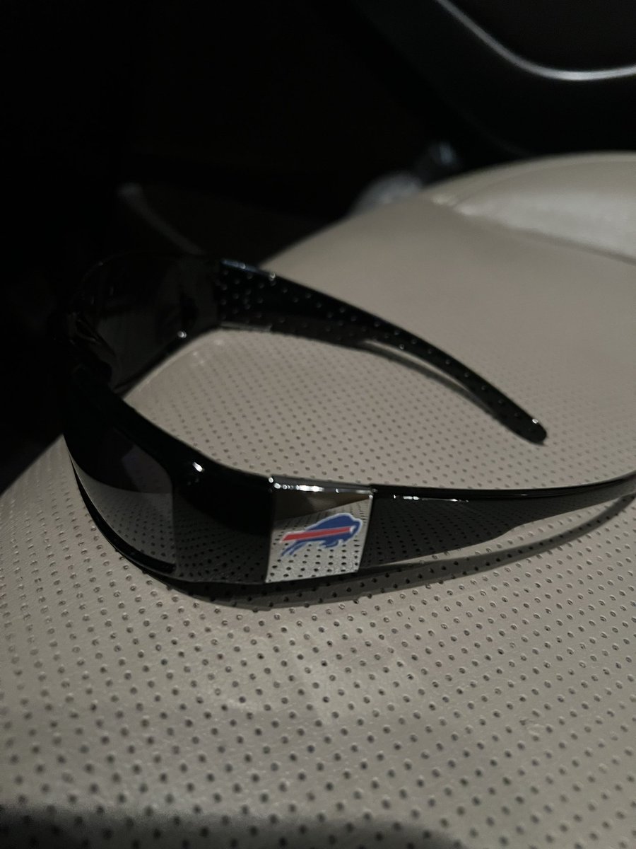 PTobjy's tweet image. Wifey just got these cool shades for my bday………..that’s what’s up!!!