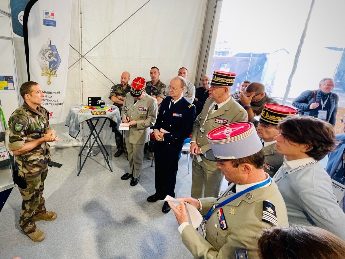 Le #FED2023, c'est aussi le concours #innovation Jayat. Dans la catégorie Innovateurs Participatifs du Ministère des Armées, le 1er prix revient à l'ADJ Cedric O., formateur aux Écoles Militaires de Bourges, pour son outil de diagnostic de la grue du PPLD. #MissionMaintenance