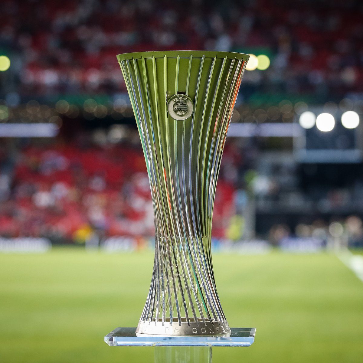 ✅ 14 games, 14 wins - #Fenerbahce are on fire this season! 

Do you consider the Turkish side as outsiders to go on and win the UEFA Conference League?

#UECL #ConferenceLeague