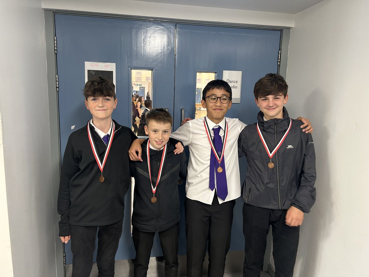 🗣️X County Success ❗️

Our teams from <a href="/JamesYoungHS/">JYHS</a> did fantastic at the WL schools event last week at Balbardie Park! 

Well done to our S2 &amp; S3 boys and girls being presented with their 3️⃣rd place medals 🥉👏🏼

What a fantastic achievement 😁