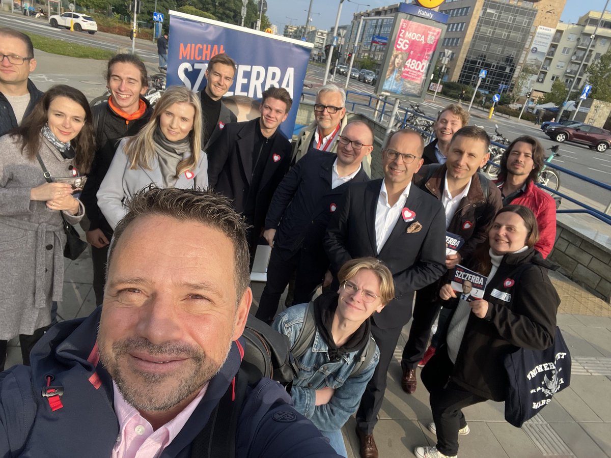 trzaskowski_'s tweet photo. Spotykamy się z Wami, rozmawiamy - w @warszawa, w całej Polsce. Dzisiaj razem z @MichalSzczerba rozmawialiśmy z warszawiankami i warszawiakami na Ursynowie. Idziemy #POzwycięstwo 15 października! 

#PolskaWNaszychSercach https://t.co/StgWMtrwCz
