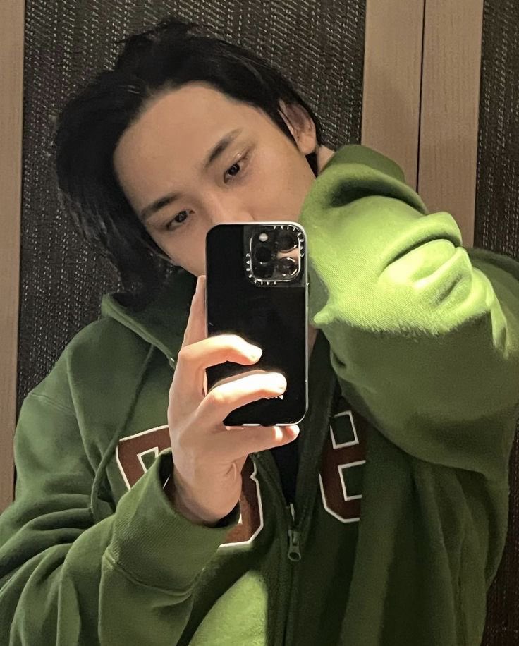 ⠀⠀⠀⠀⠀⠀

⠀    ⌕  Caius Levon.⠀
      ≡ 05 October 2023
      ﹫ gaudere_c.⠀⠀ sns update!       

❝ Selfie to commemorate that I got home early tonight. ❞

⠀⠀⠀⠀⠀⠀⠀⠀⠀⠀