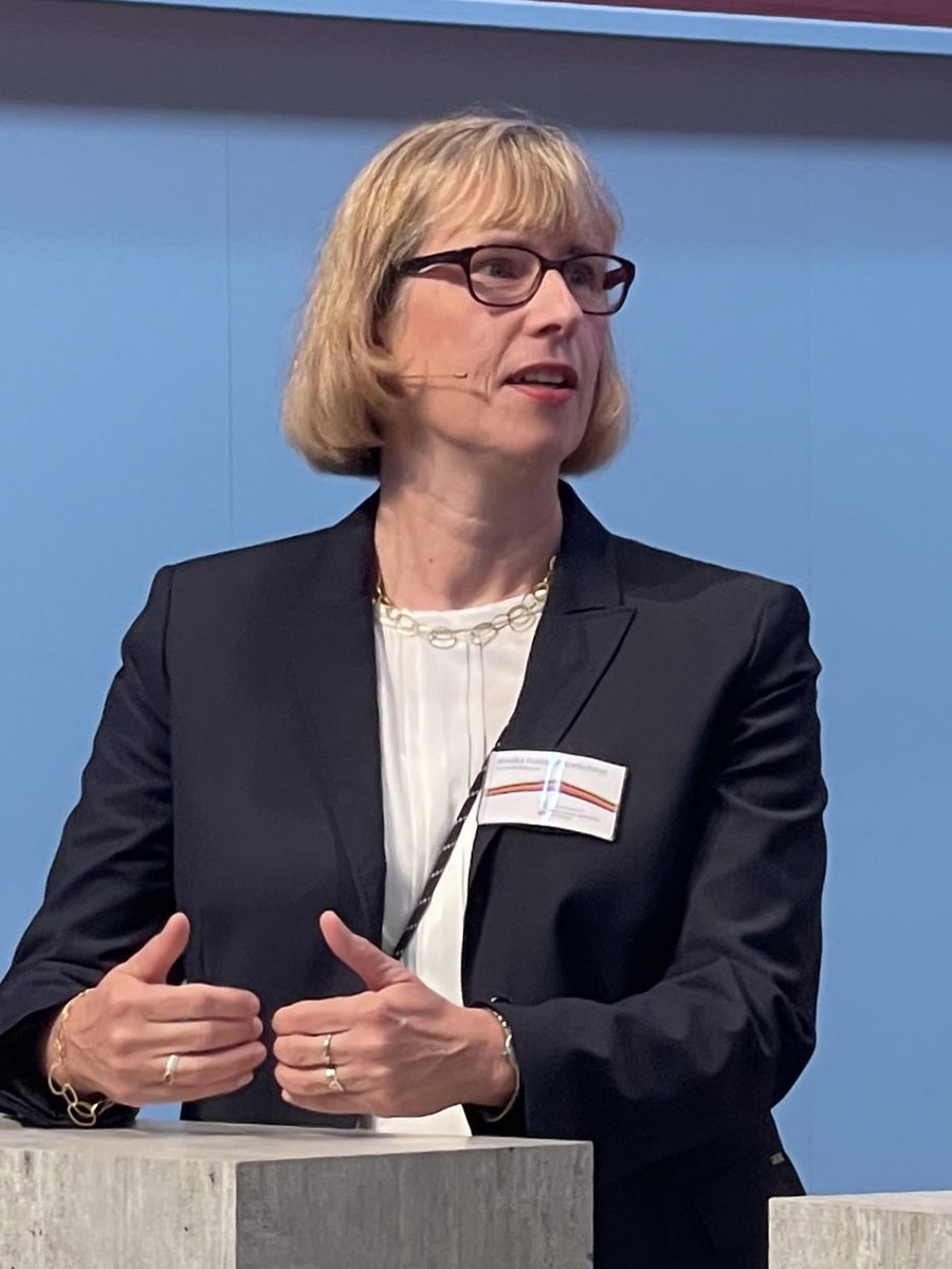 „Jede Kommune muss sich bei der Entwicklung der #Innenstadt auf ihre Stärken fokussieren. Gleichzeitig müssen sämtliche Akteure frühzeitig eingebunden werden. Akteur kann auch ein ansässiges Unternehmen sein, dass sich in der #Stadtentwicklung engagieren möchte“, sagt Fontaine.