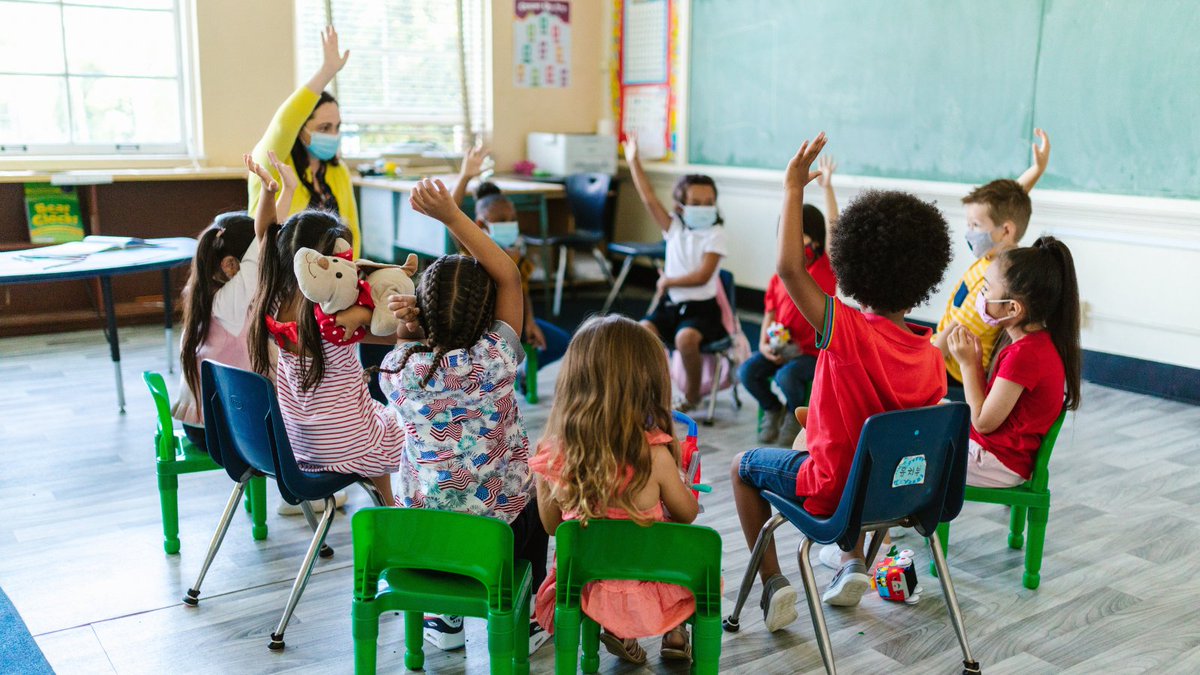 durham_uni's tweet photo. Making math magic for little minds! @RachelOughton7 from our Mathematical Sciences partners with early educators to make #math more accessible &amp; engaging for #kids through the Young Minds Big Maths project. 

Learn more about this project: https://t.co/a0hpxB2TAT 

#DUmaths https://t.co/xCezGEqho3