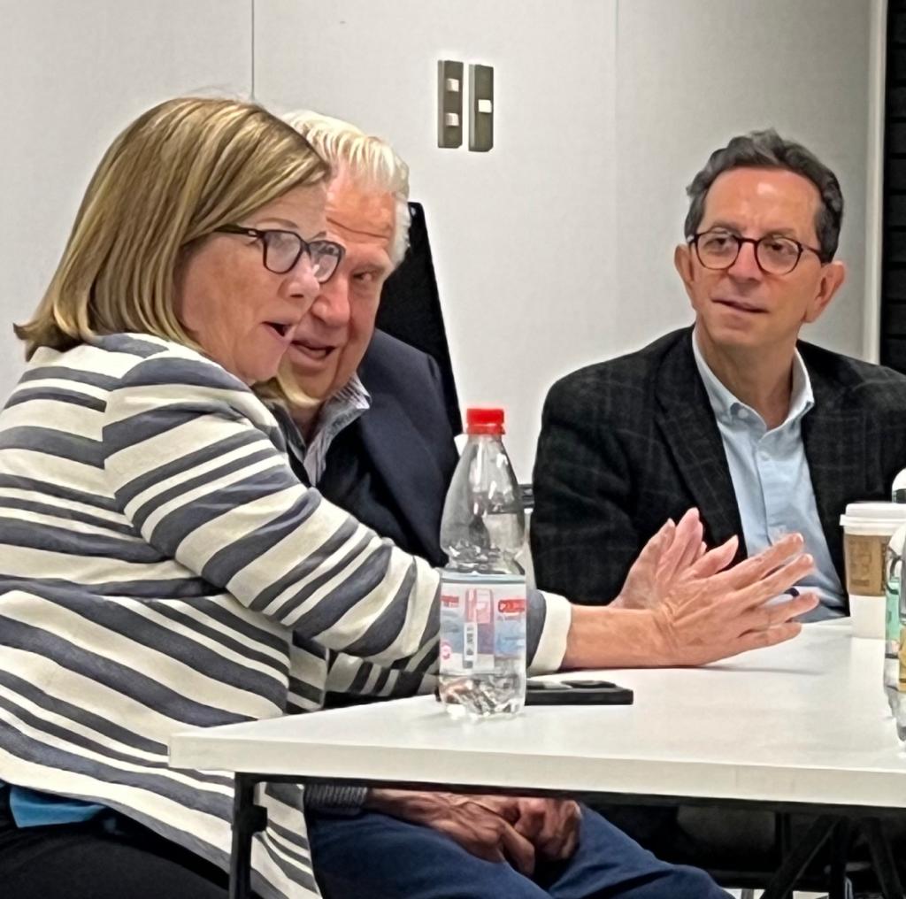 Conmemorando los 35 años del triunfo del No con Frank Greer, Annie Burns y jóvenes consultores de Chile, Guatemala y Brasil que seguirán trabajando para construir sociedades más justas y democráticas.