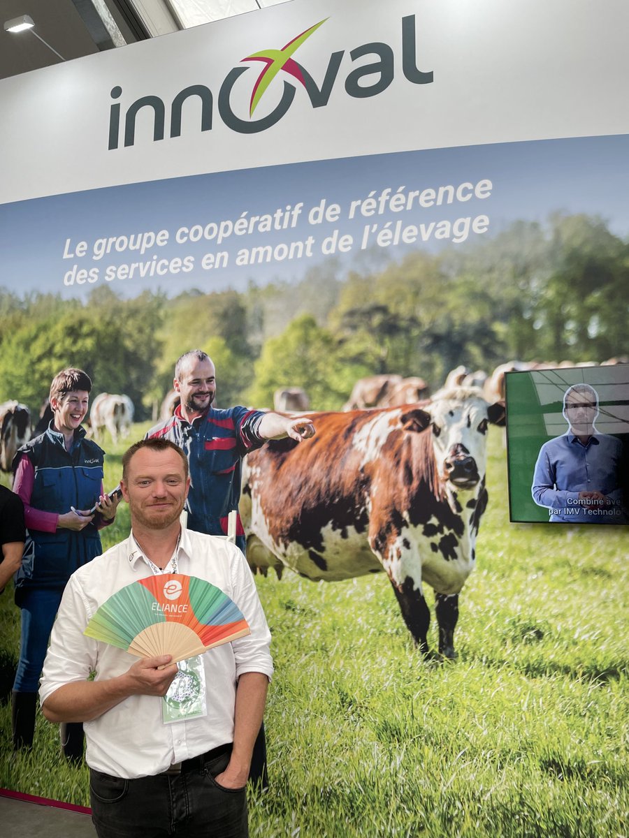 gwendelavarende's tweet photo. Mais… qui voilà ? @sebfr23 évidemment, avec qui j’ai eu le plaisir de faire connaissance aujourd’hui au @SommetElevage ! Avec la Eliance Touch 🪭 en prime !!! 😊 @Eliance_Elevage #Innoval https://t.co/U6pgkNbrCZ