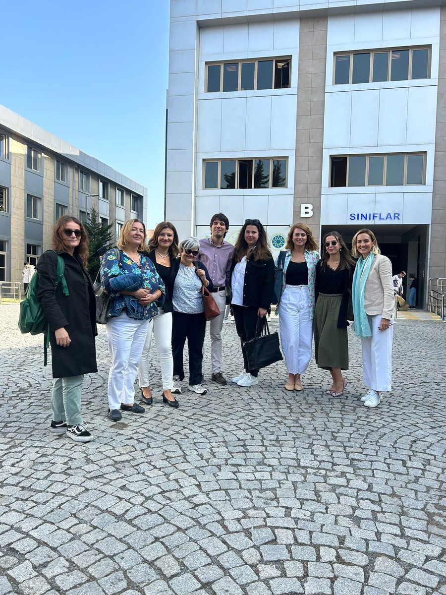 Bölüm Oryantasyon Toplantımızı gerçekleştirdik ve çevirmenlik mesleğimizin gelecekteki 🌟Yıldızlarına🌟 hoş geldiniz dedik. İyi ki varsınız, iyi ki Yıldız'lıyız!🌟💫 #EgitimdeLiderYTÜ #ArGedeLiderYTÜ <a href="/YtuFedFkl/">YTÜ Fen-Edebiyat Fakültesi</a> <a href="/YildizEdu/">Yıldız Teknik Üniversitesi</a>