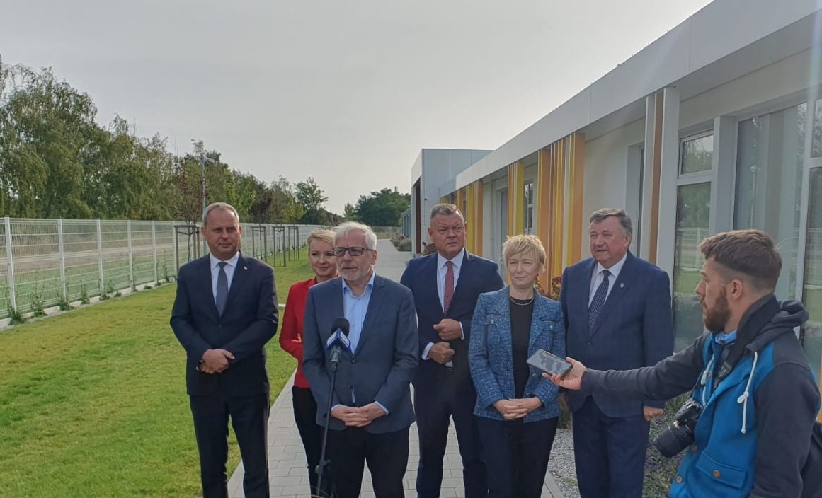 Obremski_'s tweet photo. 🔊‼️ Ogłosiliśmy wyniki VII edycji #RPIS
🏭 Dolny Śląsk otrzymał 𝟳𝟱𝟮 𝟲𝟲𝟭 𝟰𝟯𝟳, 𝟭𝟳 zł na rozwój stref przemysłowych. Skorzystają na tym nie tylko lokalni mieszkańcy, ale cały region.
#RówneSzanse ☑️ https://t.co/XcCqMvv1Pg