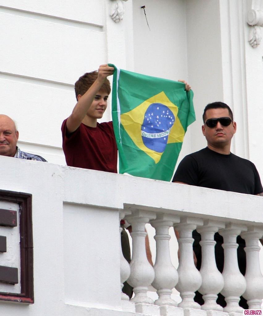 biebernovidade's tweet image. 🚨QUE SAUDADE! Há 12 anos, Justin Bieber chegava no Brasil, sendo a primeira vez do cantor no país.