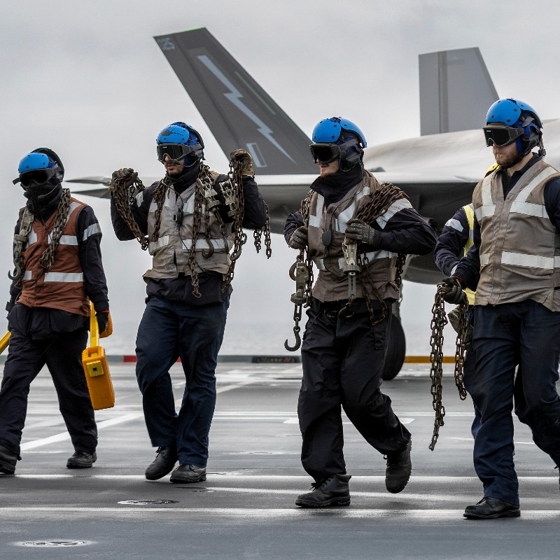 RoyalNavy's tweet photo. 📸 @HMSQNLZ and her embarked jets and helicopters have carried out simulated missions, from defending against air threats to suppressing enemy air defences and strike attacks. #JEFTogether #UKCSG23 @COMUKCSG