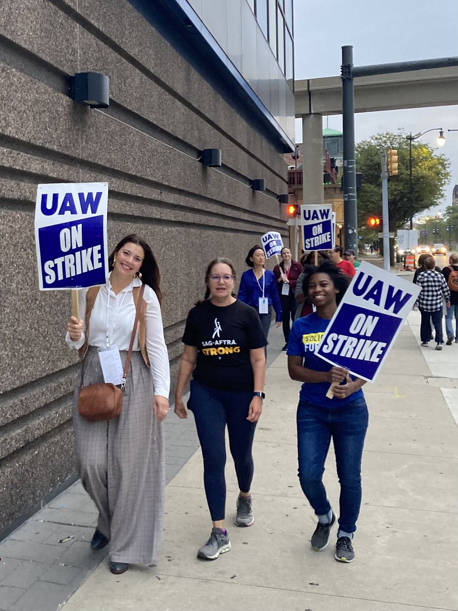 Jennifer Sherer (@jensherer) on Twitter photo Solidarity with <a href="/UAW/">UAW</a> BCSB Michigan workers on strike for a fair contract! Great to join Detroit members on the picket line this morning. #earncon2023 <a href="/EARNetwork/">Economic Analysis and Research Network (EARN)</a> <a href="/EconomicPolicy/">Economic Policy Institute</a> Solidarity with <a href="/UAW/">UAW</a> BCSB Michigan workers on strike for a fair contract! Great to join Detroit members on the picket line this morning. #earncon2023 <a href="/EARNetwork/">Economic Analysis and Research Network (EARN)</a> <a href="/EconomicPolicy/">Economic Policy Institute</a>