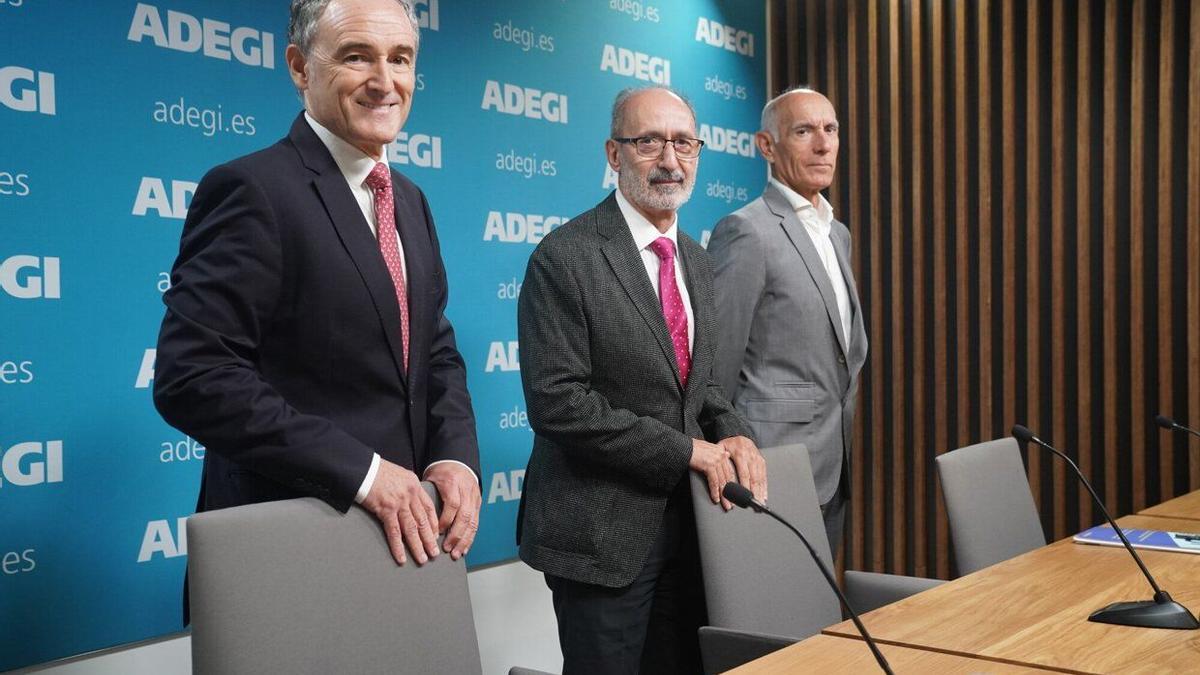 MasDUnoGipuzkoa's tweet photo. La economía se ralentizará en lo que queda de año
Más de Uno Gipuzkoa con Eduardo Yañez 05/10/2023 https://t.co/Kz6hlMg5ku 
@ADEGI 
@bculinary #WFGT2023 
#GranFeriaDelMotor #GorlaAutoGroup 
@asuncionklinika 
#OnEgin 
#CongresoDelQueso 
#EuskaiHerrikoDantzariEguna 
@mangelpaez https://t.co/cnbttniSie