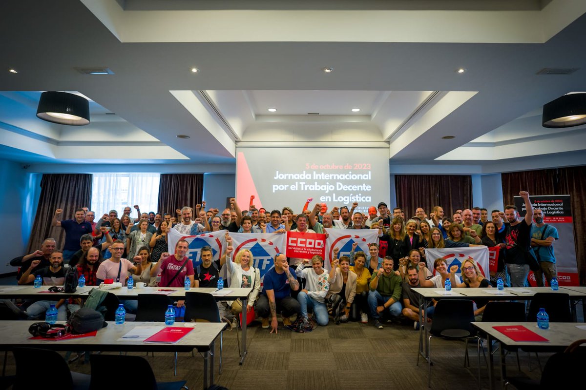 ETF_Europe's tweet photo. 📣 An empowering day at the #LogisticsActionDays event in Madrid, organized by FSC-CCOO and ETF! Over 100 trade union reps gathered to discuss the future of AI in logistics and its impact on workers. We heard from workers, representatives and experts like Aida Ponce de Castillo (ETUI), that advocated setting up limits on AI use to determine workers' routines. 🤖👩🔧
🎙️ETF’s GS Livia Spera, emphasized ETF's commitment to logistics workers, the fastest-growing segment among our transport members. Livia unveiled the Logistics Manifesto, advocating for professional standards, secure work, and collective bargaining. She also stressed the importance of international cooperation, namely through ETF, to challenge the might of multinational corporations in logistics. ✊🌍
🙏 A big thank you to CCOO for hosting this crucial debate and for being an integral part of the ETF's Logistics Action Days. Let's continue to amplify the voices of logistics workers and fight for a fairer future and #fairlogistics!