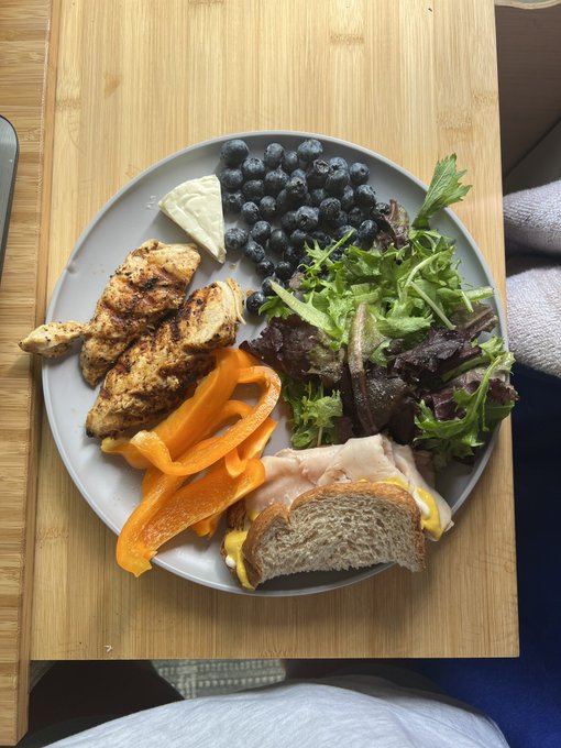 Days in the van 🍁 https://t.co/nyE5uY0SM9