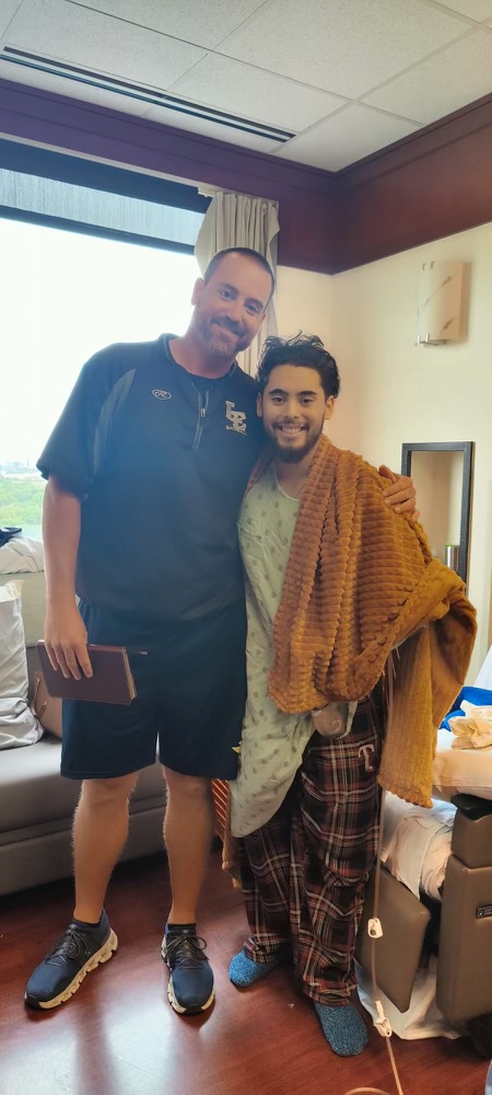 LEBaseball's tweet photo. Went to Big Daniel today!! He is recovering from his well surgeries, &amp; losing his left arm from the elbow down. His faith in God's plan is stronger than ever! Faith over Fear!!! His family still needs help with the medical bills!!! if you can please help!
https://t.co/fB09xbiQBL https://t.co/SWBXCqHtby