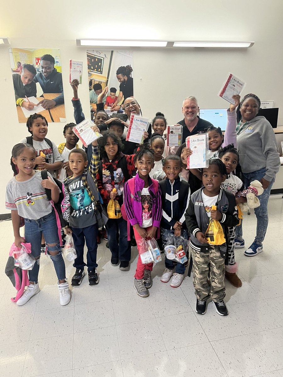 Thank you soooo much <a href="/WoodwardAcademy/">Woodward Academy</a> <a href="/ChickfilaLeader/">CFA Leader Academy</a> for supporting the Literacy growth for our <a href="/NewCollegePk_ES/">New CollegePark ES</a> Tigers!!! #everychildreads We appreciate our community support for #LiteracyNight