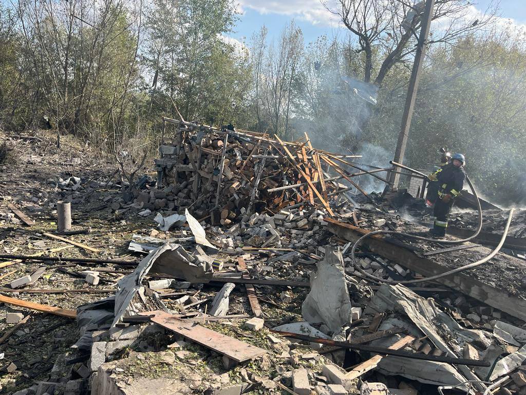AndriyYermak's tweet photo. A Russian missile hit a civilian object in the village of Hroza, Kupiansk district.

So far, we know that 48 lives were lost, a 6-year-old boy among them.

There are also 6 injured, including a young girl.

Rescue operations are ongoing.

#RussiaIsATerroristState https://t.co/prDMezij1S
