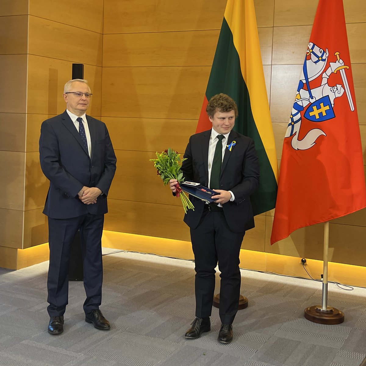 LaurasVaiciunas's tweet photo. Ačiū. Už pasaulio lietuvių nuopelnus Lietuvai🏅
Medal for Global Lithuanians Service to Lithuania🤝
Medal dla litewskiej diaspory za zasługi🇱🇹 

@LithuaniaMFA #globallithuania https://t.co/2dNsR09R6q