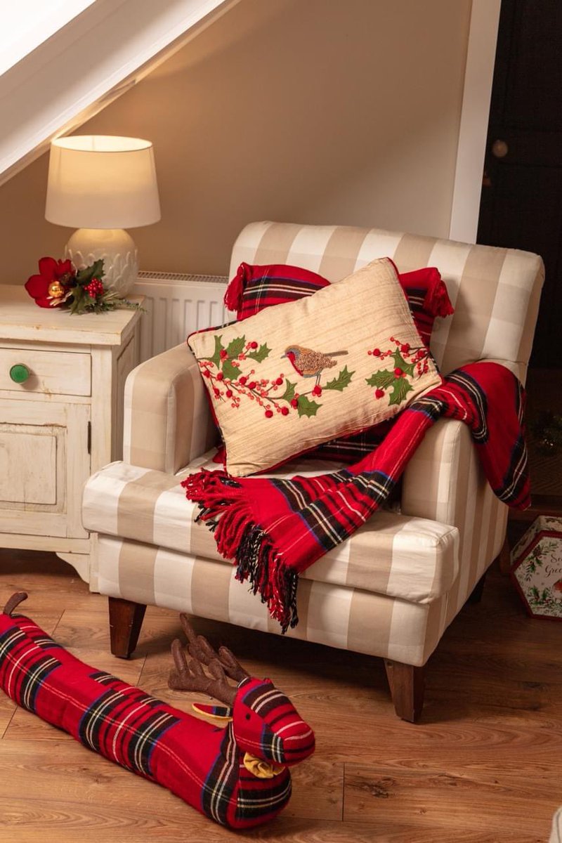 Carraig Donn Christmas Shop is now OPEN!🎄🔔 

Enjoy the Magic of Christmas and fill your wishlist with festive cheer and enjoy 20% off ALL CHRISTMAS* until midnight Saturday in stores nationwide.

*T&amp;C's apply.