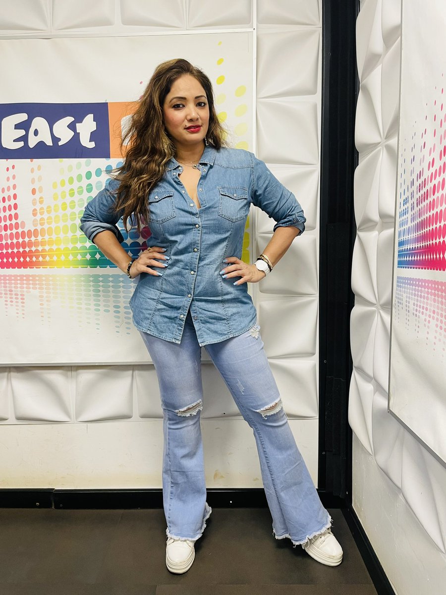 EastFMKenya's tweet photo. It’s denim throwback 😎🔥 @SimplyNilofer got alot of interesting conversations and jams 🎶 for you so TUNE IN!!!
#TheRush
#TBT 
#simplynilofer https://t.co/BCXZH6bTRp