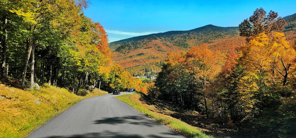 WXKnapper's tweet photo. The view of Pinkham Notch while coming down the Mt Washington Auto Road yesterday.
#nhwx #nh #mountains #fallcolors #autumn #foliage #nhfall https://t.co/Z8xVMftm7J