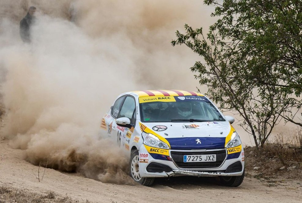 RallyRACC's tweet photo. También será la antepenúltima carrera del Campeonato de Catalunya de Rallyes y la penúltima del #VolantRACC. Y puntuará para los campeonatos monomarca más importantes del país:
👉 Peugeot Rally Cup Ibérica
👉 Clio Trophy Spain Tierra
👉 Beca RTS Júnior

💛 #RallyRACC https://t.co/Mx5NKtYu8H