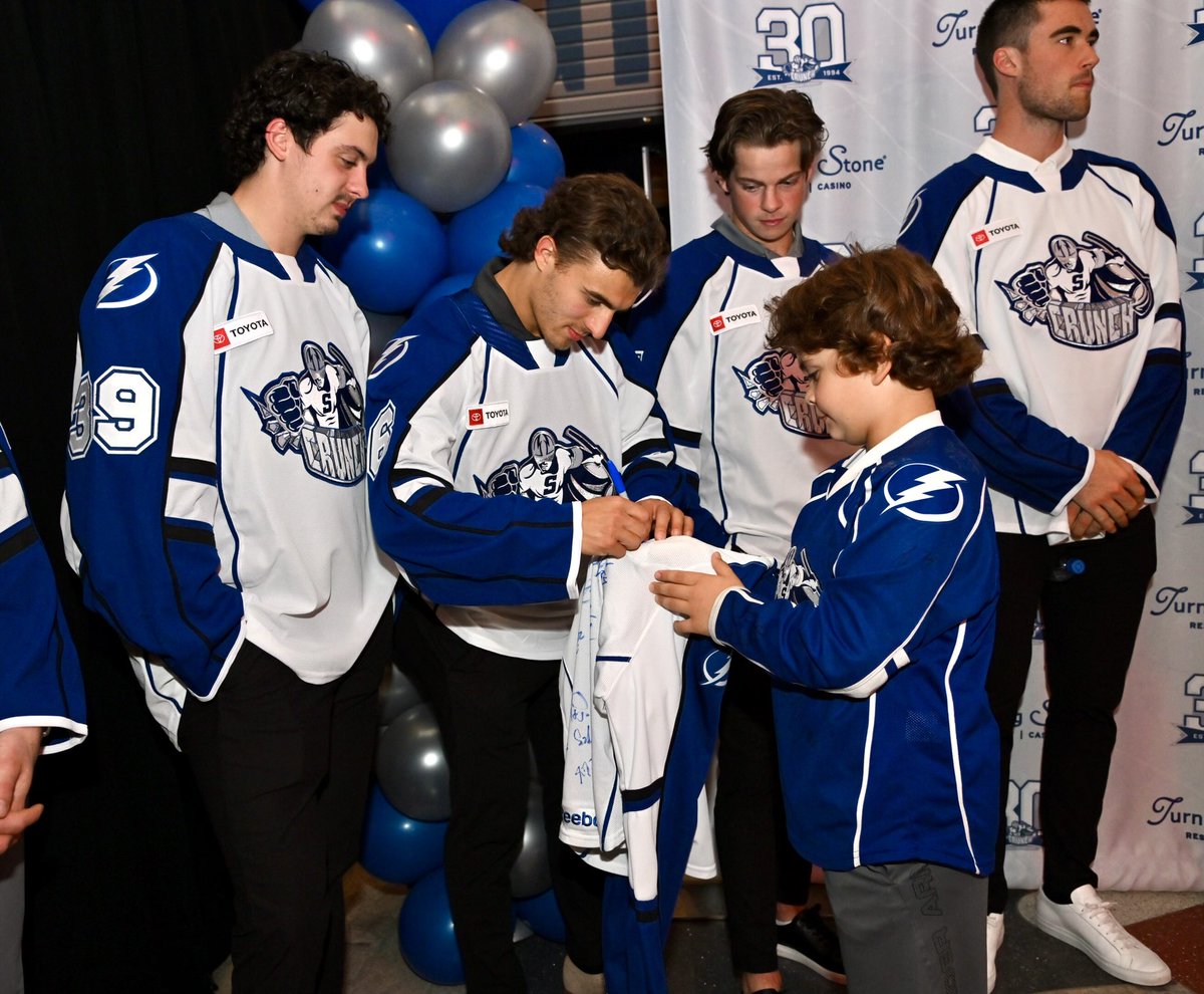 SyracuseCrunch's tweet photo. We’re back! 👊

We had a great time seeing everyone at @TurningStone last night for our Welcome to Town event! https://t.co/qFrmzCAjqR
