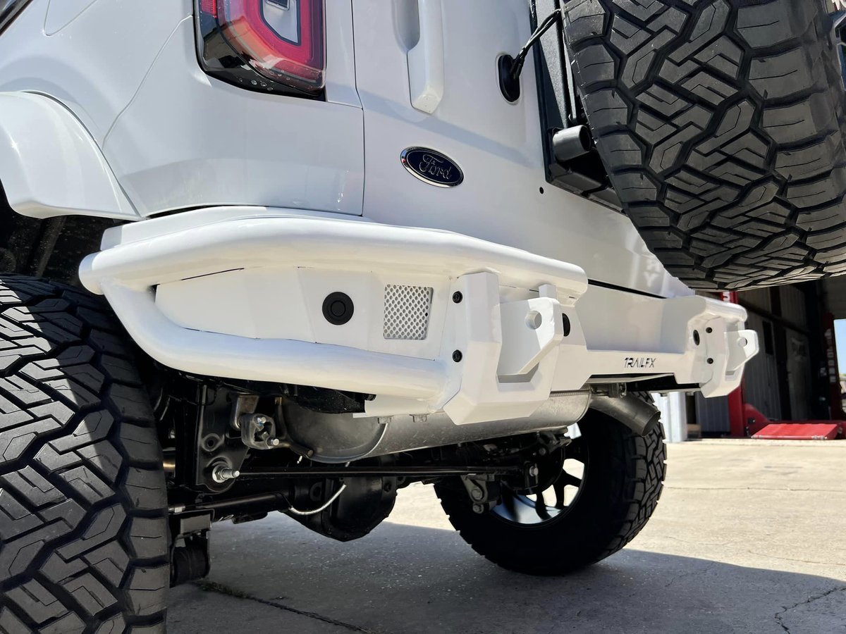 TrailFX's tweet photo. Ford Bronco with #TrailFX Front &amp; Rear Powder Coated Bumpers
📷: Xtreme Rpm
#xtremerpm #missiontexas #shoplocal #ford #fordbronco #broncobumper #fordbumper #tagtrailfxgetfeatured https://t.co/ddOVfbqmfM
