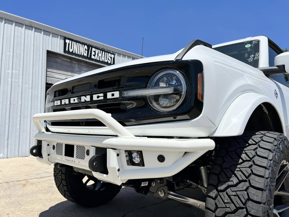 Ford Bronco with #TrailFX Front & Rear Powder Coated Bumpers 📷: Xtreme Rpm #xtremerpm #missiontexas #shoplocal #ford #fordbronco #broncobumper #fordbumper #tagtrailfxgetfeatured