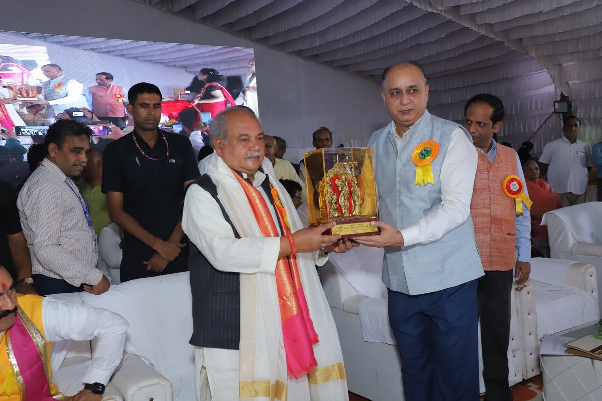 rlbcaujhansi's tweet image. &quot;Today marks a milestone in agricultural education! innauguration of the College of Veterinary Science and Animal Husbandry as well as the College of Fisheries by Hon. Minister of Agriculture &amp;amp; Farmers Welfare, Shri Narendra Singh Tomar. 🐄🐟 #Agriculture #Education #MP# Datia