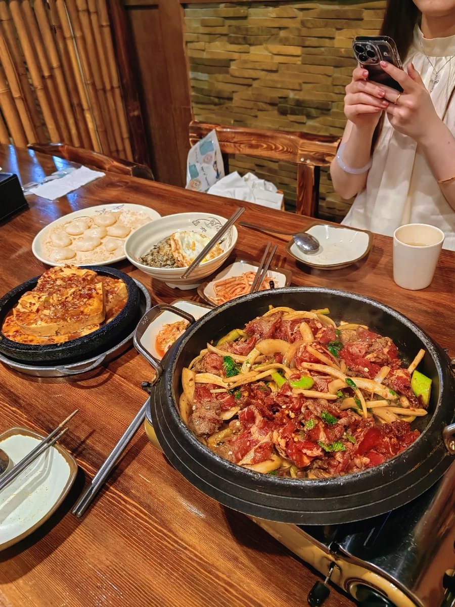 Going out to eat with my besties! Roast beef 🥩!