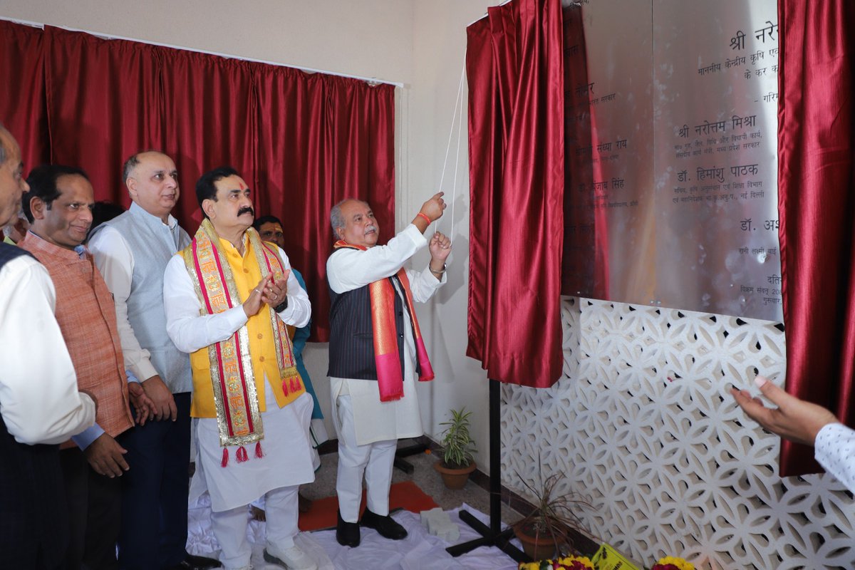 rlbcaujhansi's tweet image. &quot;Today marks a milestone in agricultural education! innauguration of the College of Veterinary Science and Animal Husbandry as well as the College of Fisheries by Hon. Minister of Agriculture &amp;amp; Farmers Welfare, Shri Narendra Singh Tomar. 🐄🐟 #Agriculture #Education #MP# Datia