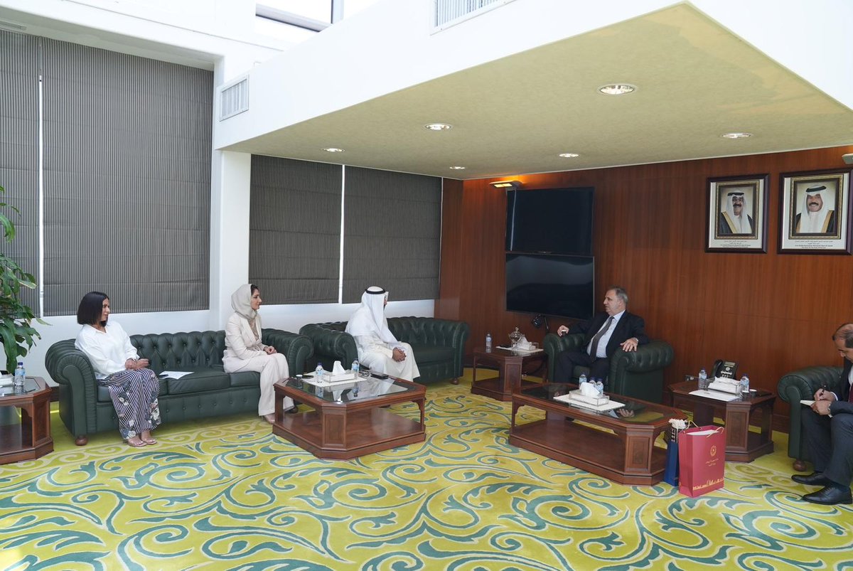 EmilKarimov66's tweet photo. During the meeting with minister of justice and minister of state for housing affairs of the State of #Kuwait H.E Mr. Faleh Abdullah Al-Ragabah, we discussed the issues of bilateral cooperation.
🇦🇿🇰🇼
@MoJ_Azerbaijan #azertag
@Kuwaitmoj #kuna #Azerbaijan https://t.co/LnD93fO5BF