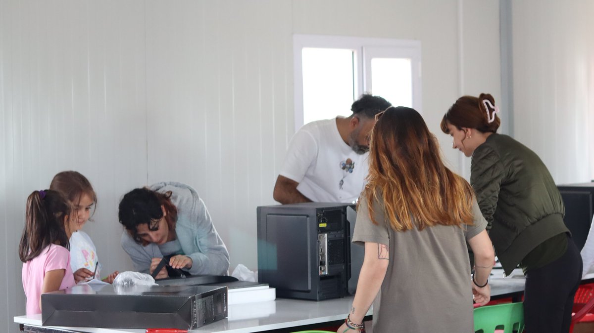 GolbasiDepremm's tweet photo. Kalemkaş Köyü 7 Ekim'de gerçekleştirilecek dayanışma etkinliğine hazırlanıyor. Gençlik Merkezi ve Kadın Dayanışma Merkezi kuruluş çalışmaları sürüyor... https://t.co/GGjKupUyzX