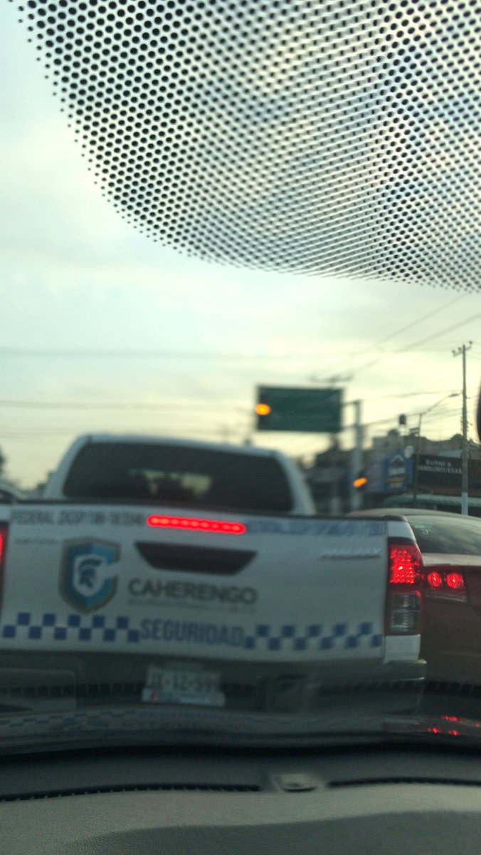 iOrsh79's tweet photo. Semáforos descompuestos un caos en patria y mariano Otero ojo @Trafico_ZMG @TransporteJal https://t.co/jgBB4ARxrW