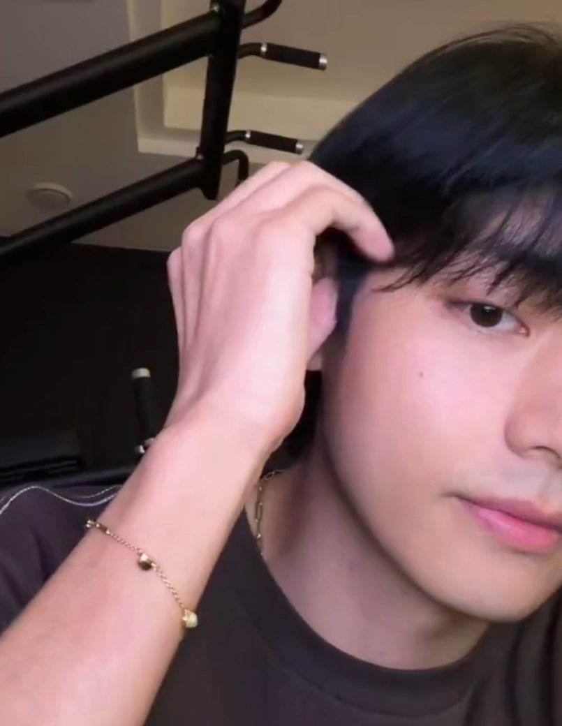 Shinemichm's tweet photo. — Traducción al español del reciente live de #TAEHYUNG en weverse

🐯: ¿Alguien vendrá al fanmeeting?

🐯: ¡Por favor díganles a los que van a la reunión de fans que el "Kim Taehyung Kim Taehyung" está prohibido!

Hice una reunión hoy y lo que quiero hacer para la reunión de [+] https://t.co/I7tHTcD1B6